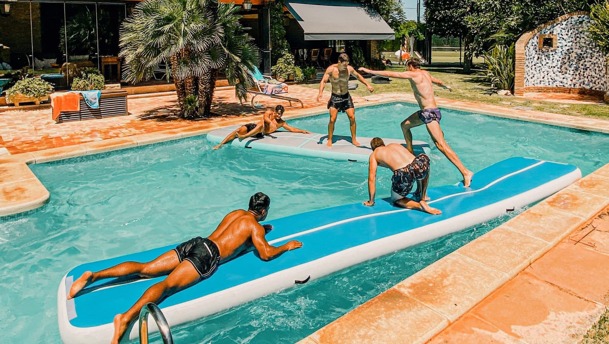 AirTrack en la piscina verano